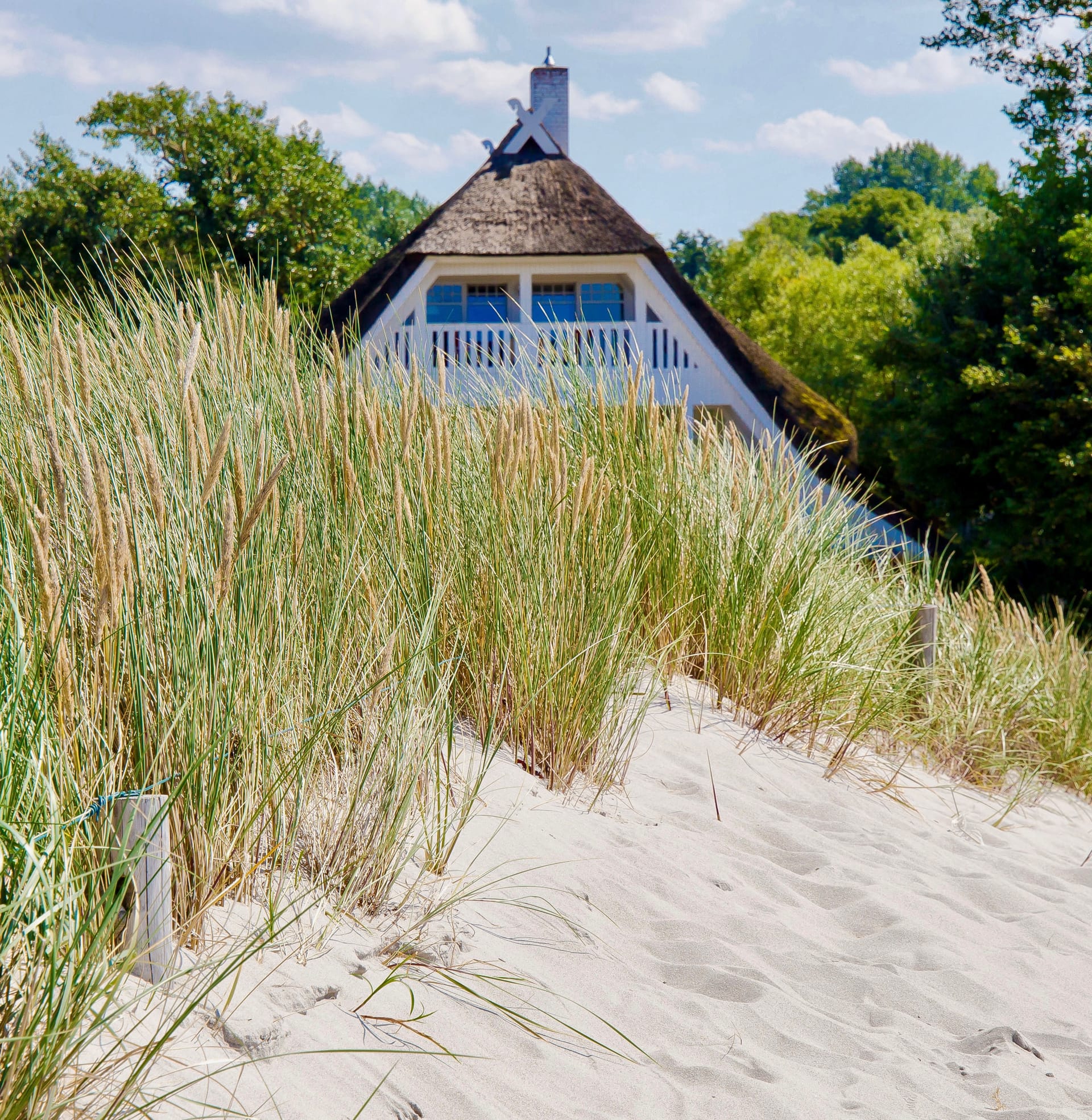 Reetdachhaus in den Dünen